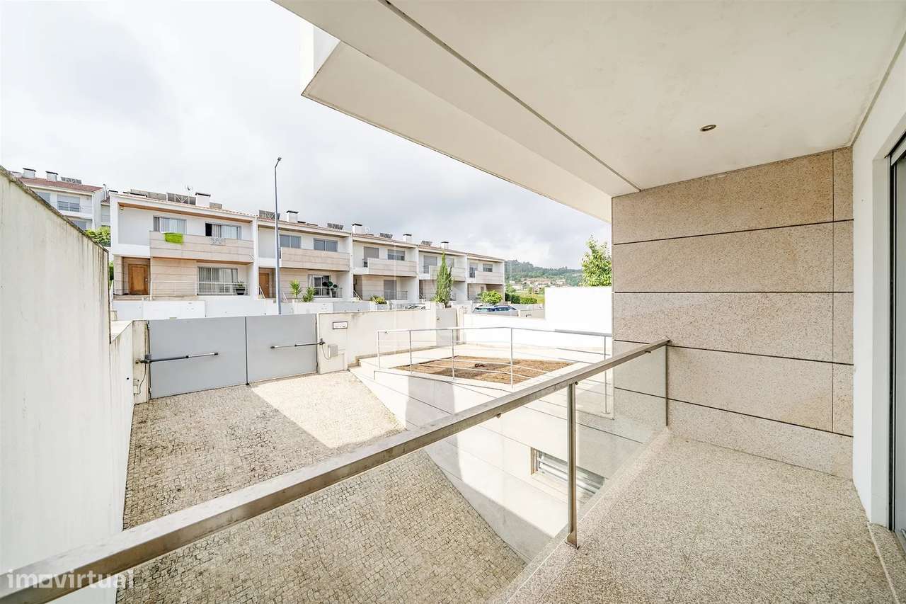 Moradia T4 com 2 Suites em Gamil – Barcelos-35
