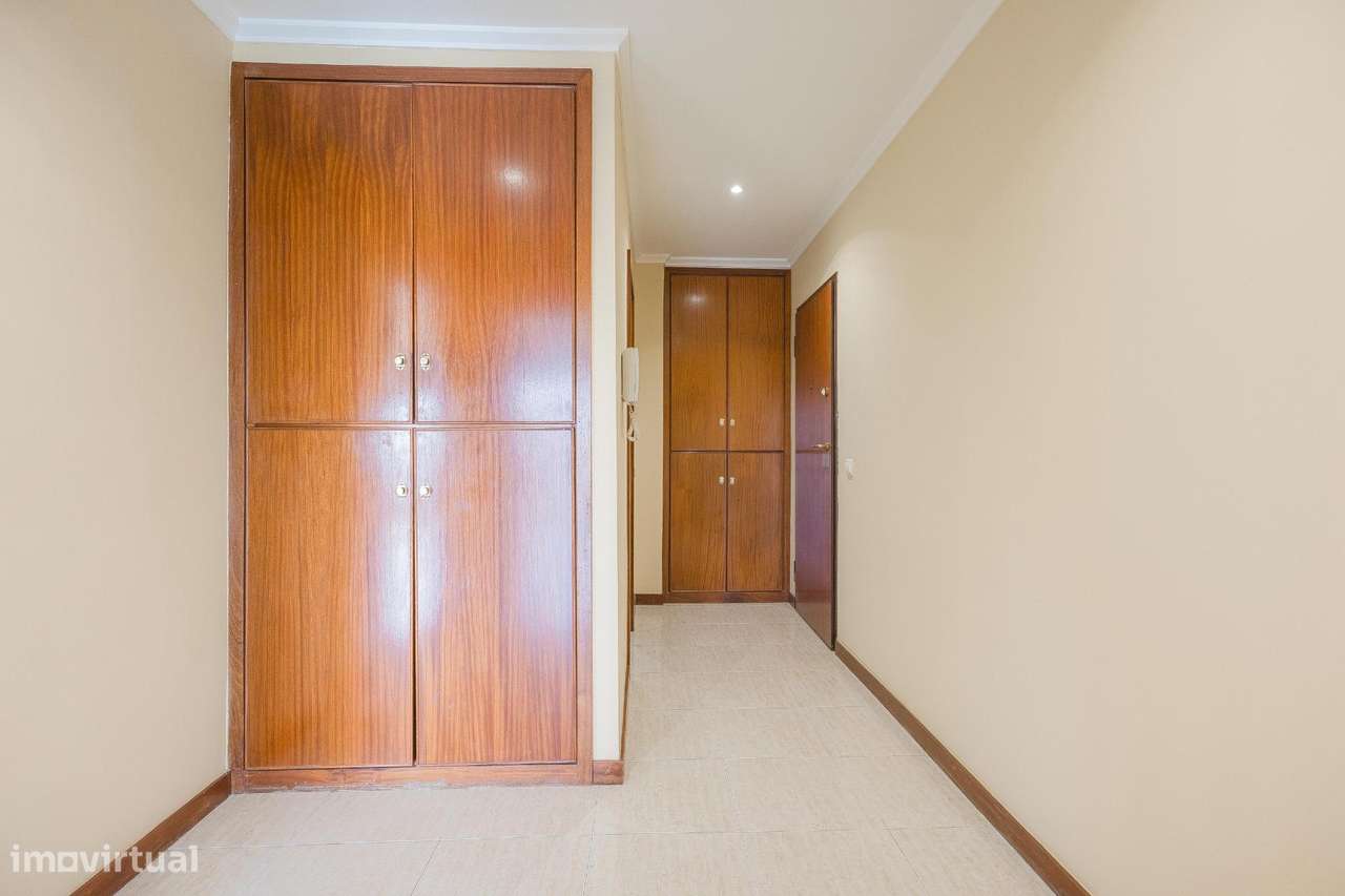 Apartamento T3 com Duas Garagens Fechadas em Águas Santas, Maia-15