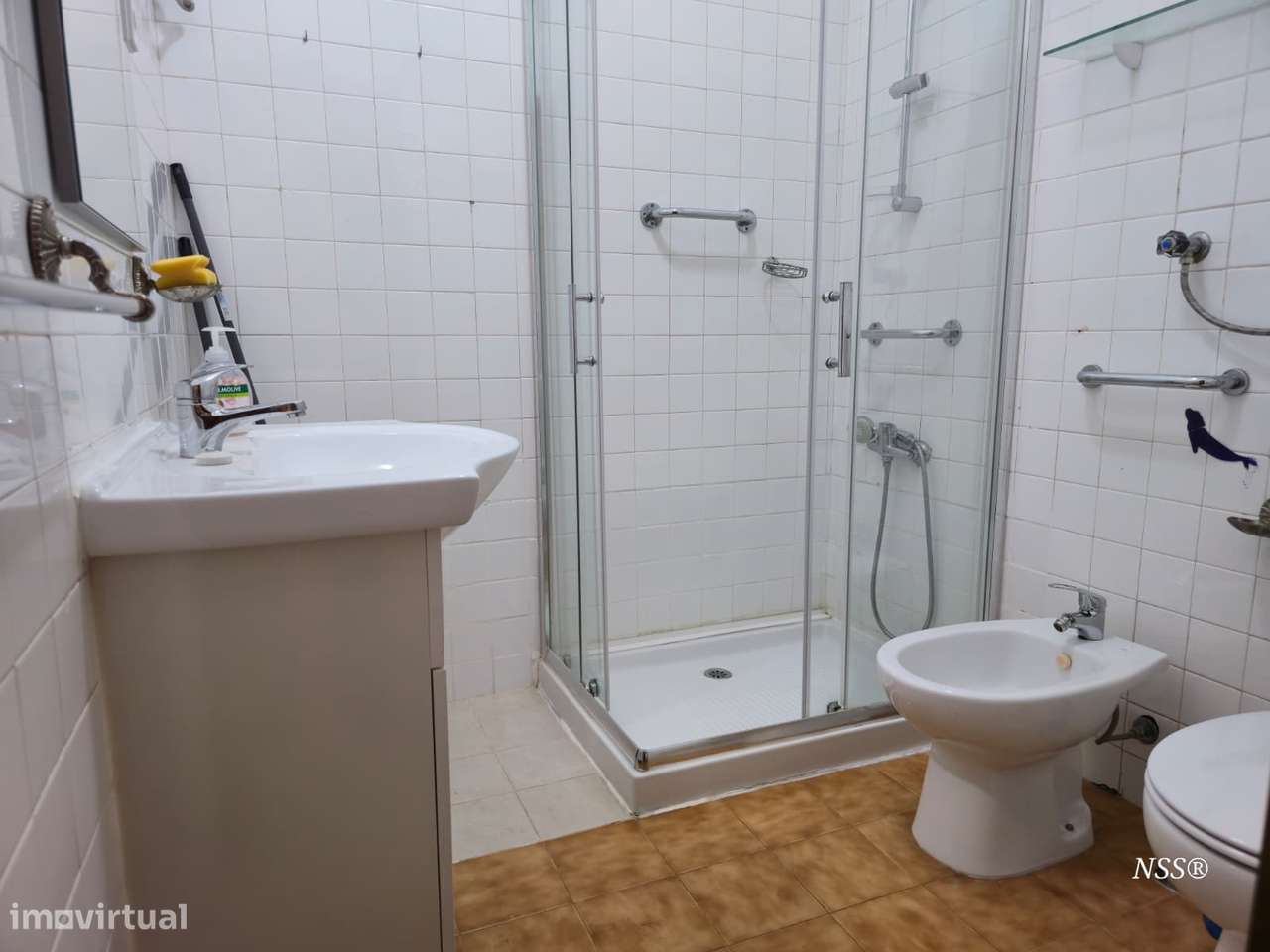 Apartamento T2 com quintal e anexo na Amadora-23