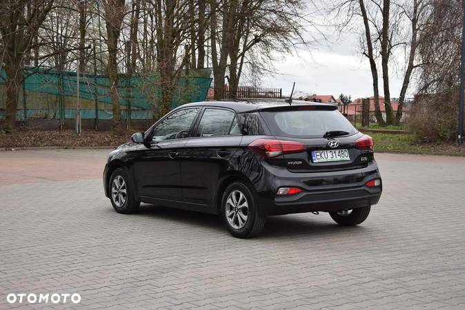 Hyundai i20 1.2 Pure - 16