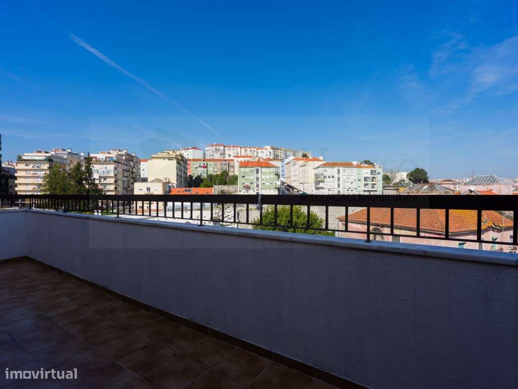 T3 Queluz com Terraço , garagem e suite.-23