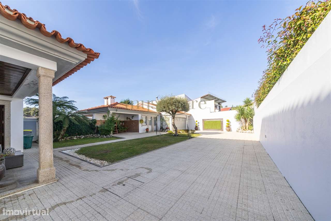 Moradia T4 geminada, com excelentes áreas, a 2 minutos do centro de Sa-32