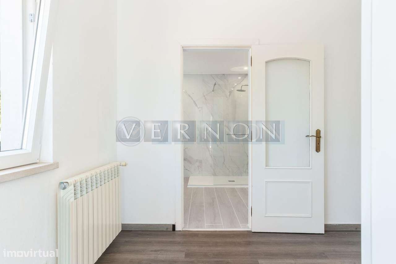 Moradia Renovada T4 com Vista Rio Arade, Piscina e 2.450 m² de Terreno-19