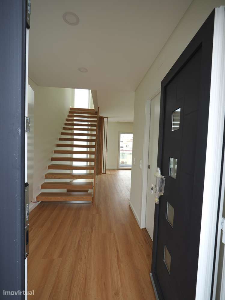 Moradia T3 no centro de Tires - Cascais - Grande imagem: 5/36