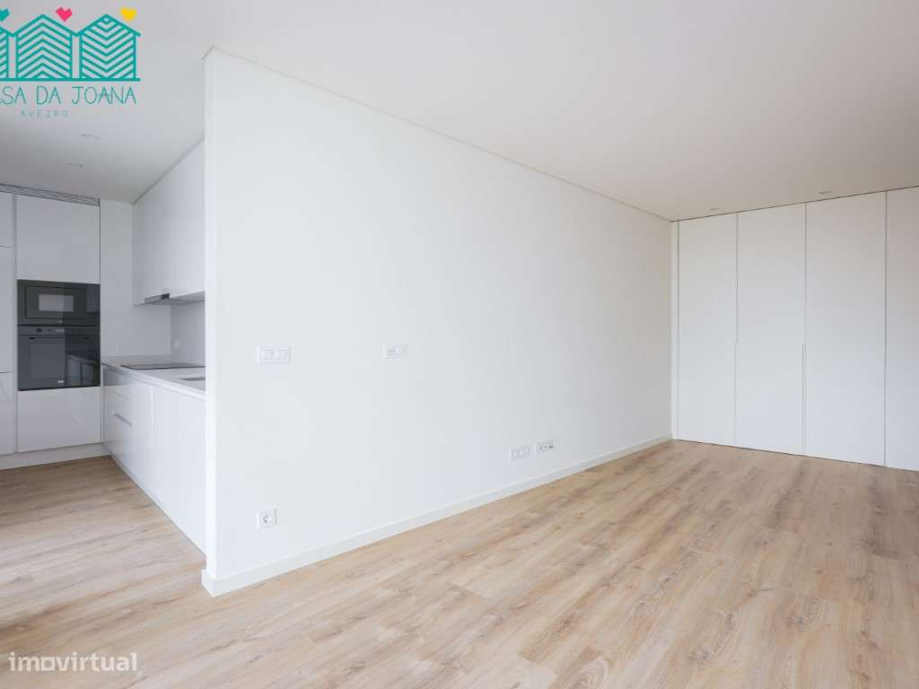 Apartamento T2 com Lugar de Garagem em Esgueira-15