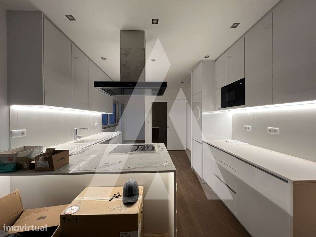 Moradia T3 totalmente remodelada - Esgueira, Aveiro - Grande imagem: 2/18