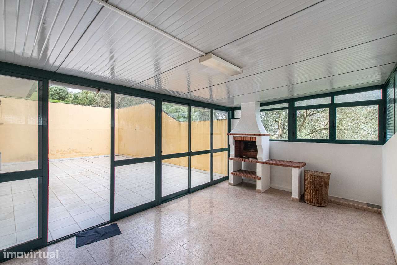 Aluga-se excelente apartamento T4 com enorme terraço e churrasqueira - Grande imagem: 2/23