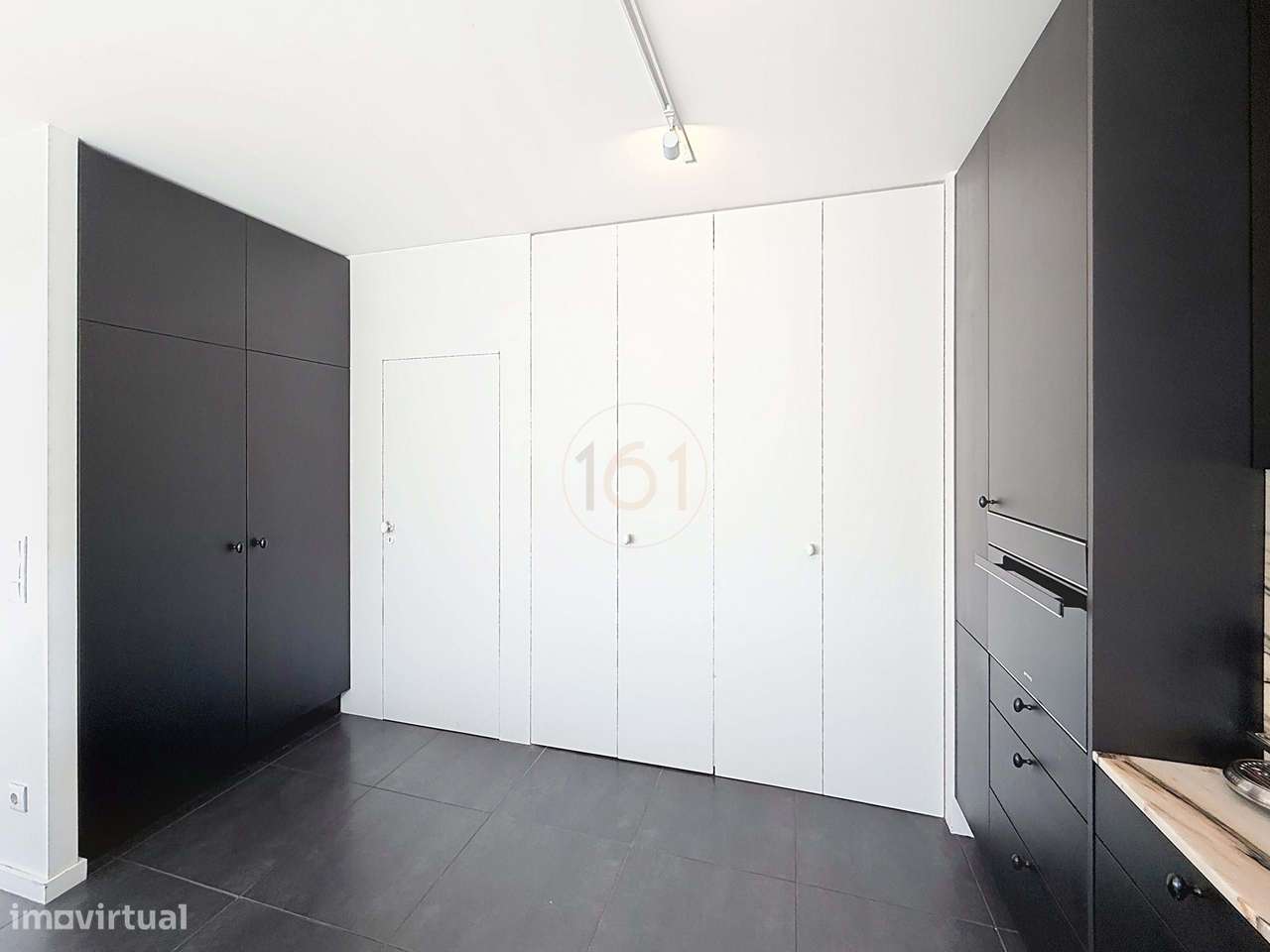 Apartamento T4 Duplex com Terraço e 4 Lugares de Garagem, com Possibil-7