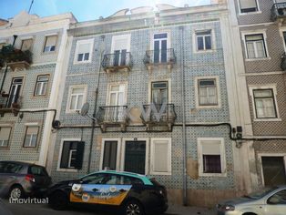 Apartamento T2 Remodelado com Varanda na Penha de França - Lisboa