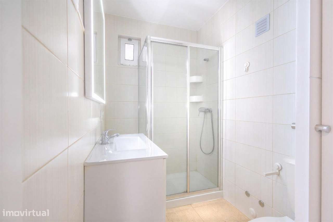Apartamento T2 Renovado em Cruz de Pau, Matosinhos-14