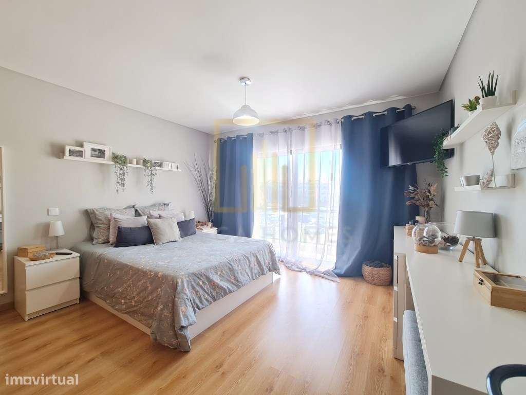 Apartamento T3 com Terraço e 3 WC, em Lagoa.-44