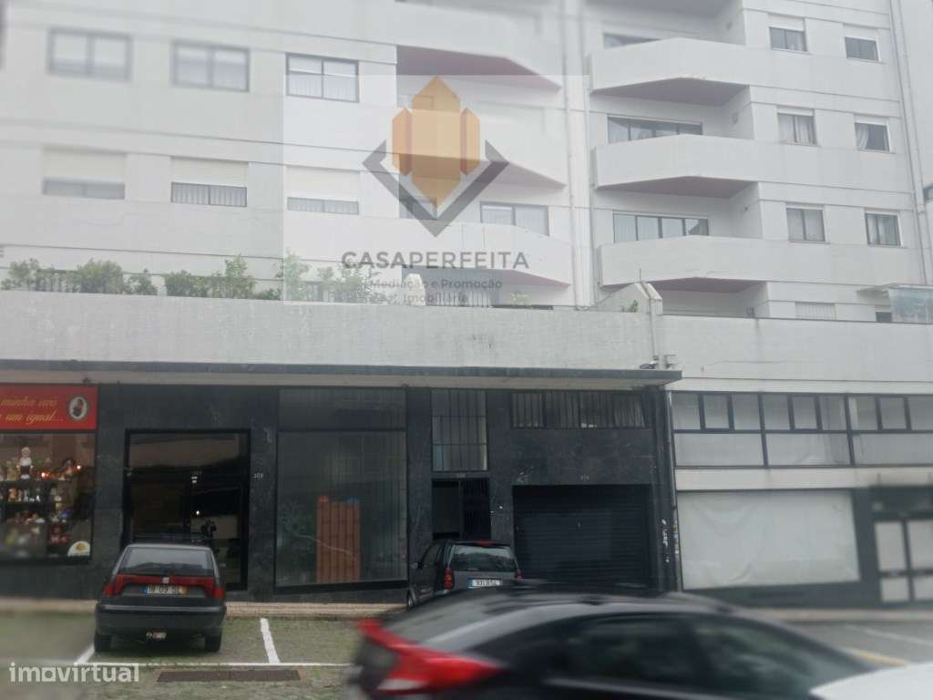 Apartamento T3 com Varanda e Garagem para 2 carros - Rua da Alegria... - Grande imagem: 1/24