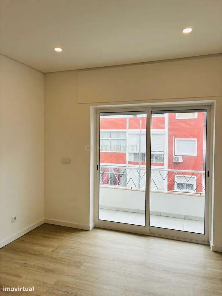 Apartamento T4 Barreiro Remodelado - Grande imagem: 2/16