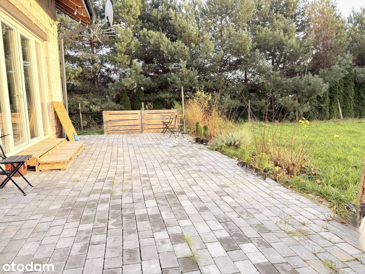 Bliźniak z garażem, dużą 800 m2 działką w  Nowinach-9