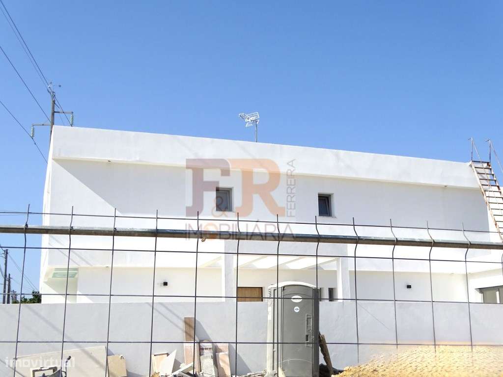 Geminada Duplex T2+1 com Pérgula Fernão Ferro-10