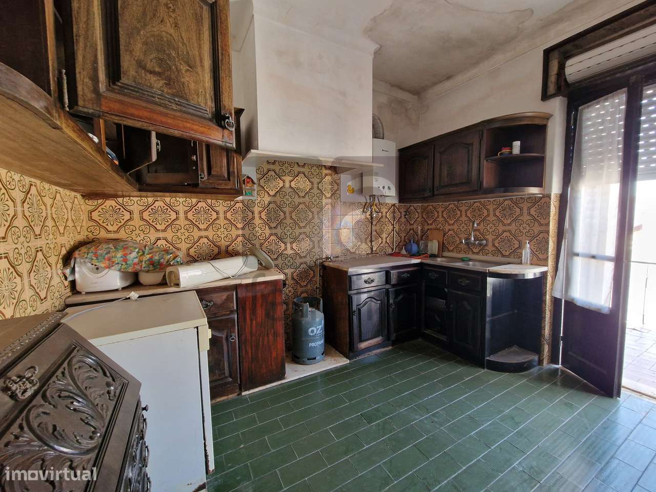 Moradia T3+1 no centro de Almeirim com garagem ampla e quintal-9