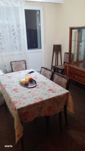 Apartament 3 camere de închiriat