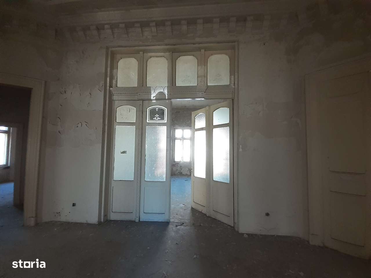 Casa in stil brancovenesc si teren 1750 mp in zona Piata Romana - Imagine principală: 3/18