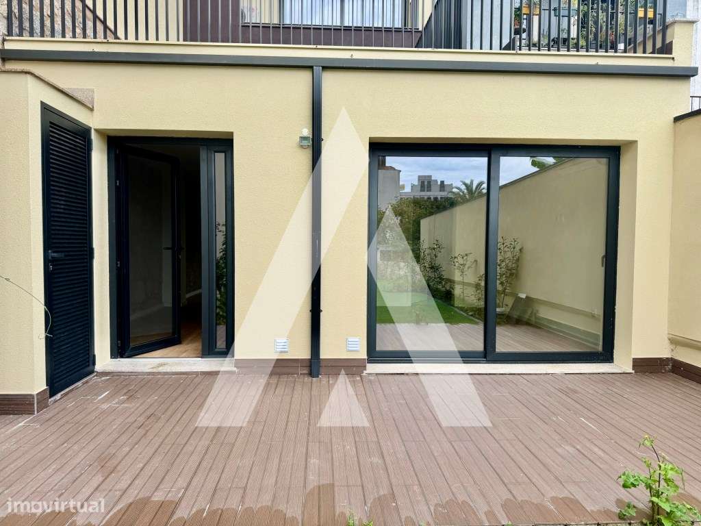 Apartamento T1 com Amplo Terraço no Centro do Porto-17