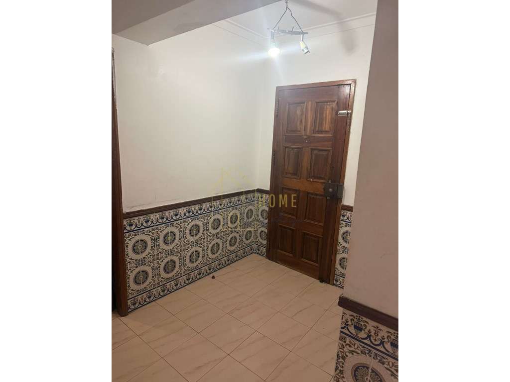 Fantastico T2 com Elevador em Massamá-9