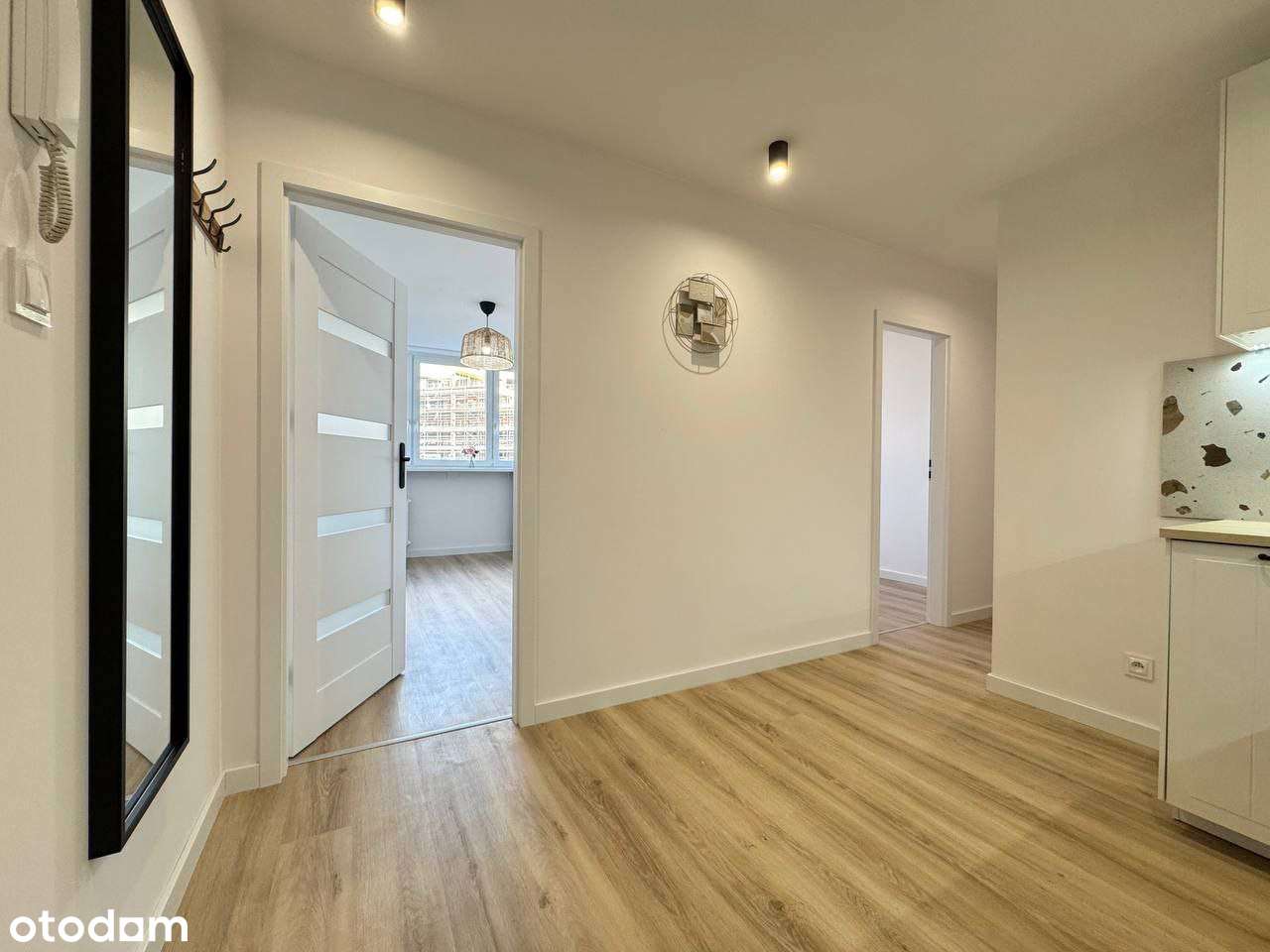 2-pokojowe mieszkanie - po remoncie - obok Sky Tower - PL,UA,RU,ENG-2