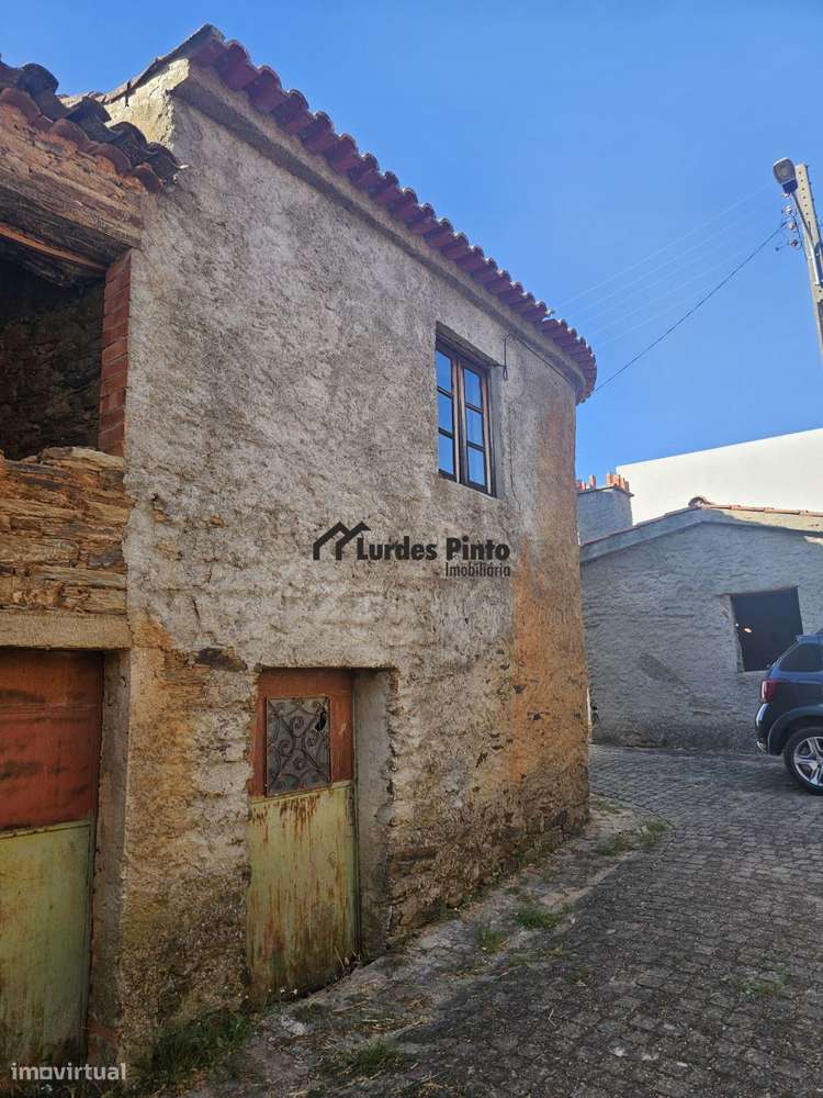 Duas moradias para restauro com logradouro - Grande imagem: 5/16