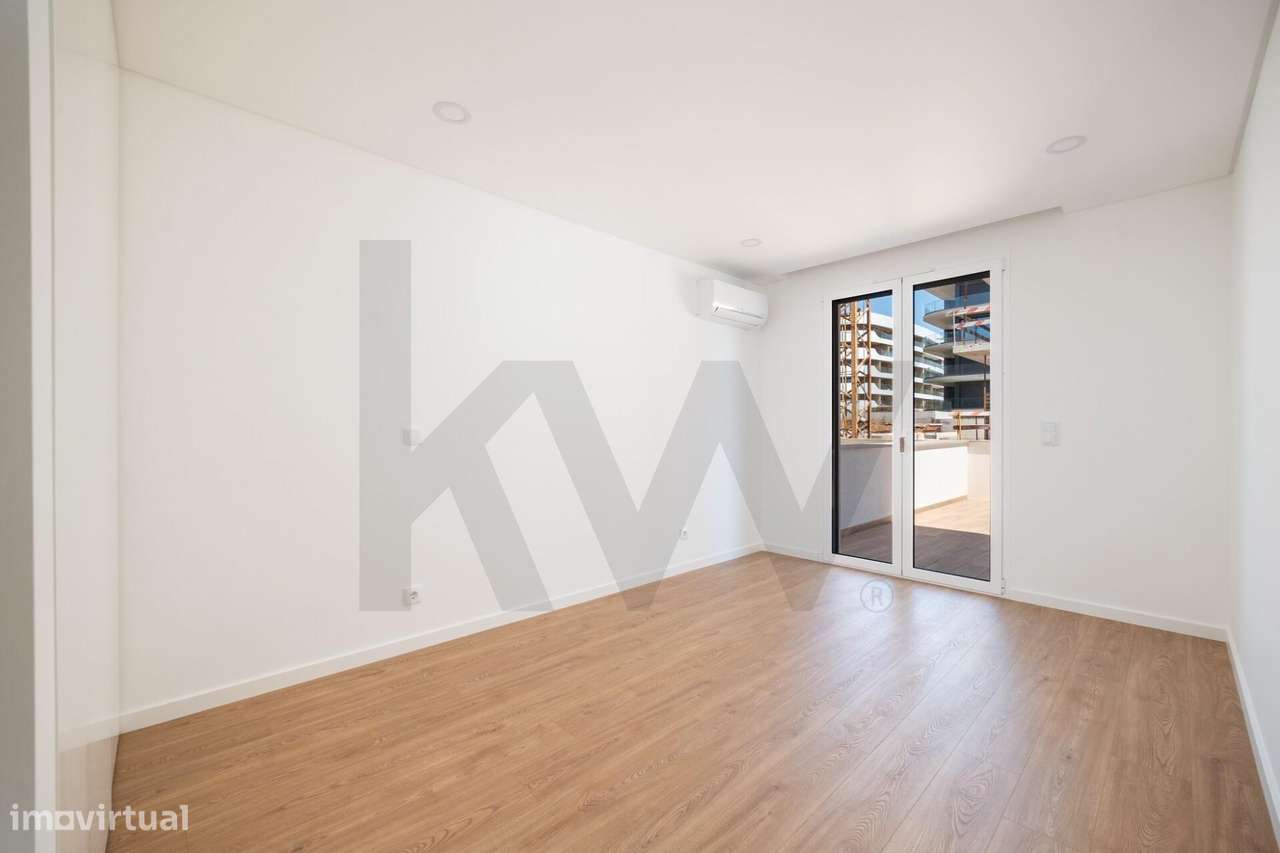 Luminoso Apartamento T2 NOVO com Terraço e Garagem Fechada — Quinta de-12