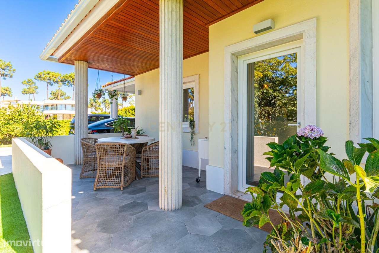 Charme Tradicional • Conforto Moderno • Energia Solar Inteligente (202-43