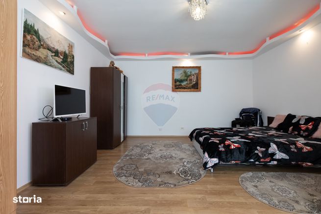 Casă / Vilă cu 6 camere de vânzare | Calea Moinești - Mărgineni-3