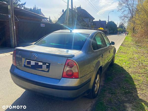 Volkswagen Passat 1.9 TDI Trendline - 4