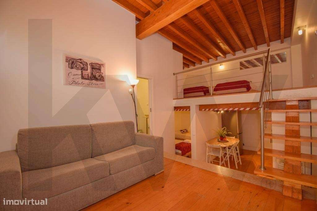 Apartamento T2 renovado na Calçada da Bica Grande - Grande imagem: 4/21