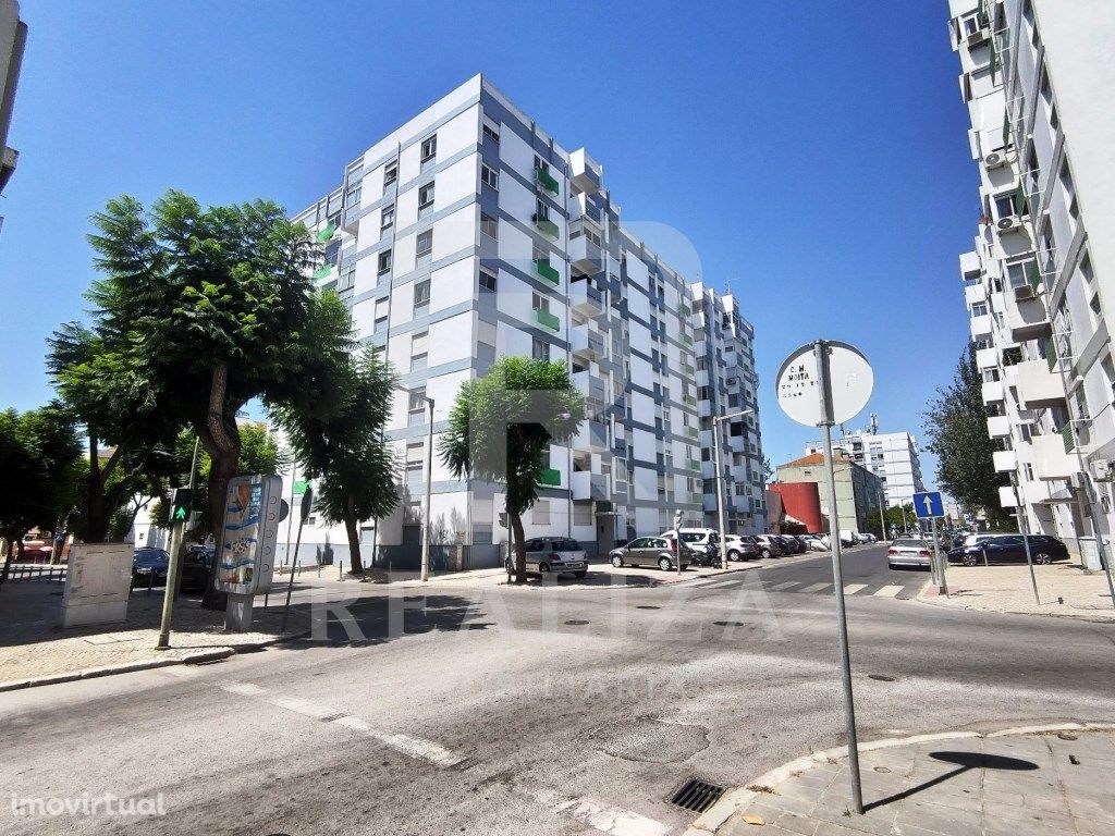 Apartamento T4 com elevador na Moita