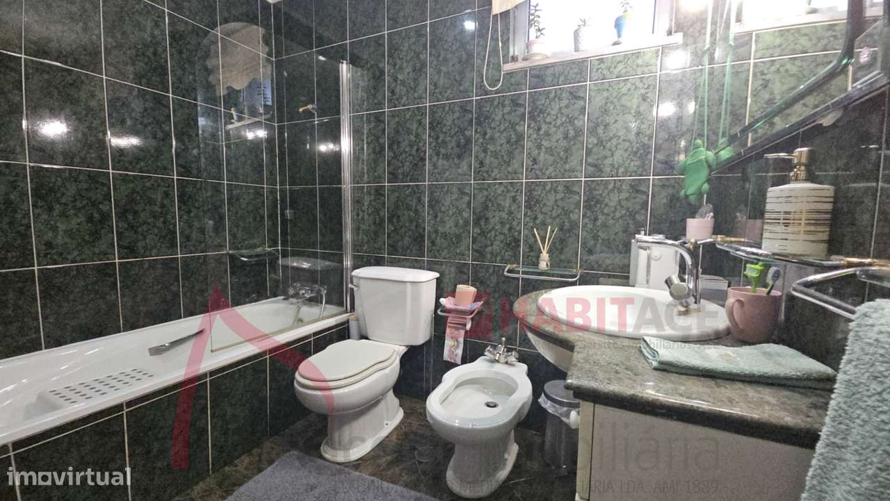 Apartamento T3 com 3 frentes, varandas e garagem fechada – Amares-22