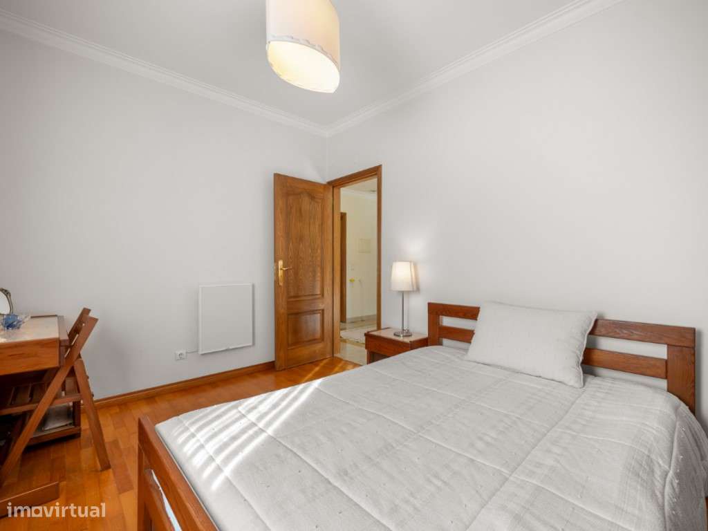 Moradia T4+1 localizada no bairro do 'Casal Novo'.-18