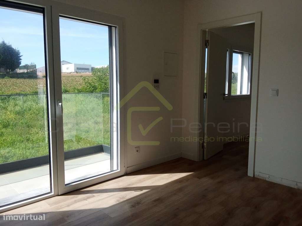 Moradia T4 Nova com garagem e logradouro-18