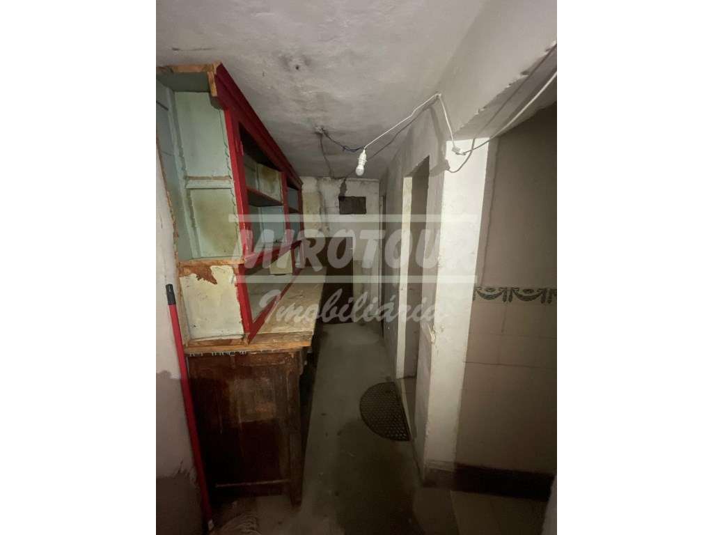 Loja situada em Santiago do Cacém-12