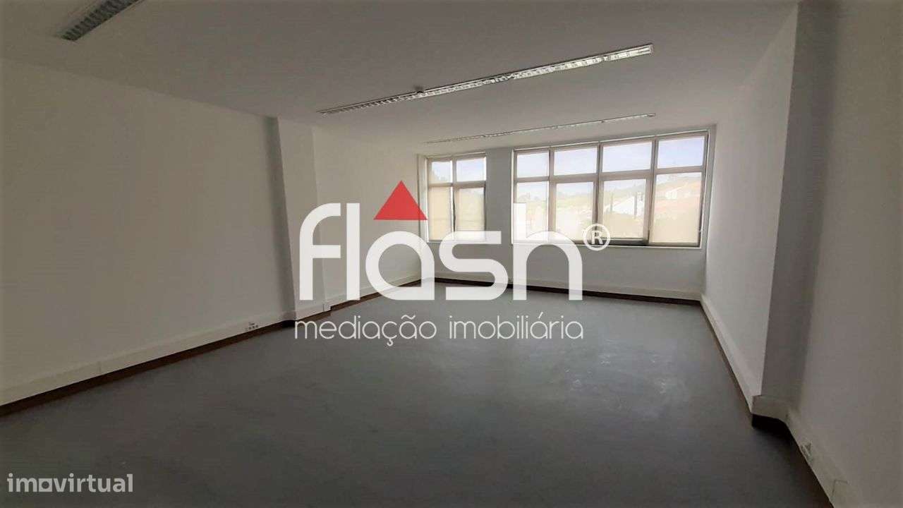 Venda de Espaço de loja/escritórios no Restelo-46