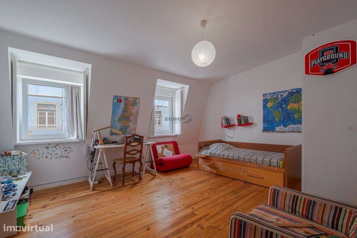 Moradia duplex na Graça com 5 Quartos e Jardim-21