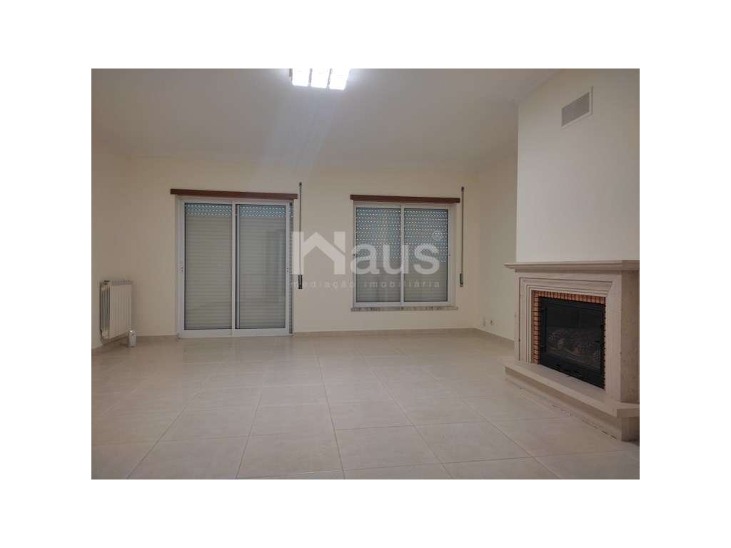 Duplex T2+1 com varandas e parqueamento-4