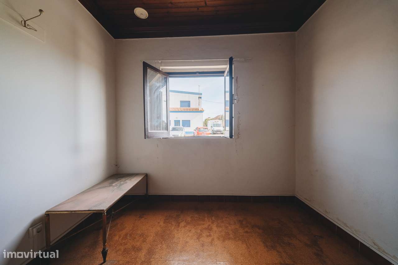 Moradia T3 com Terreno de 1.577 m² | Ribeira do Fárrio – Ourém-8