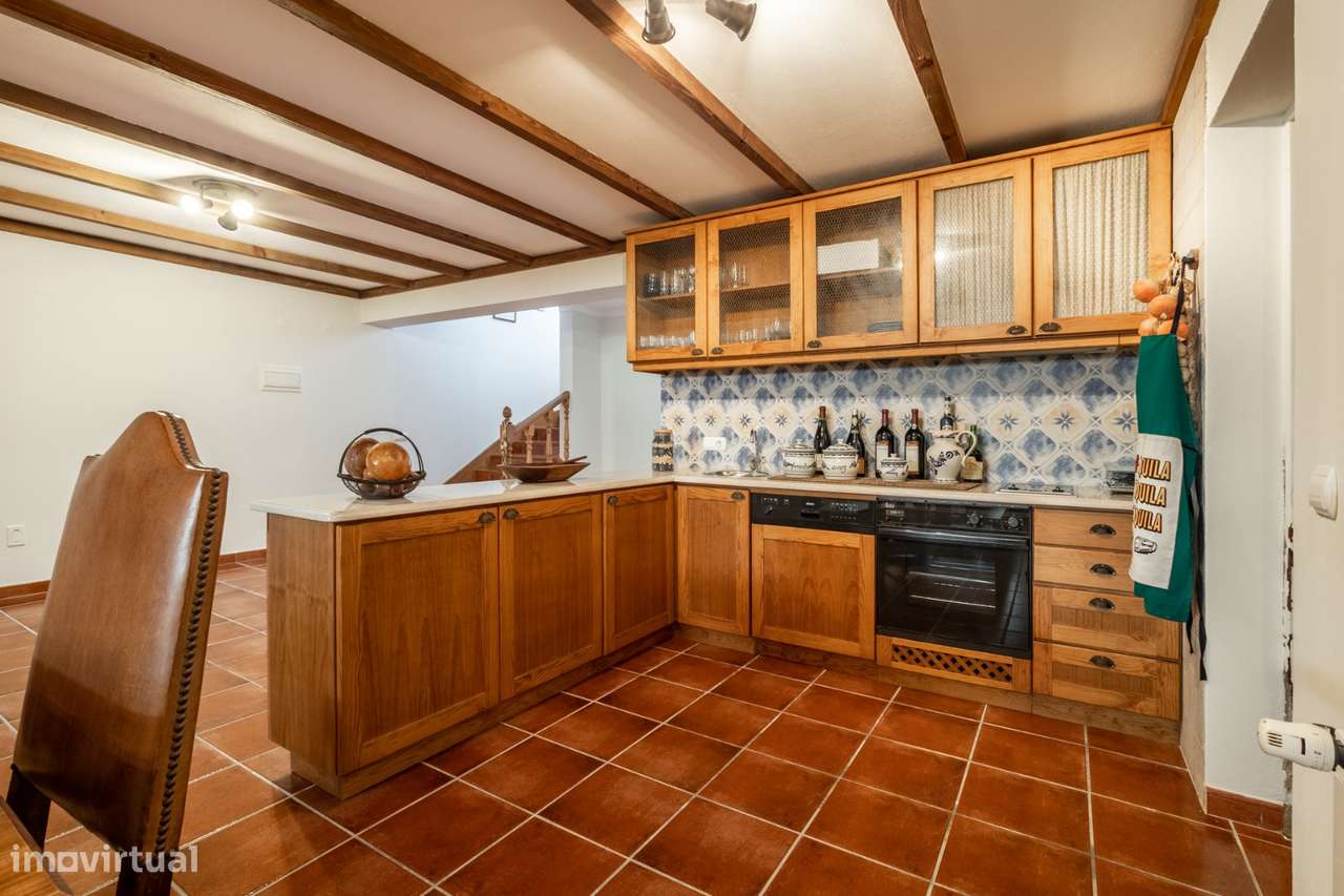 Luxuosa moradia, T5 com piscina e jardim em Pedrulheira-Marinha Grande-28