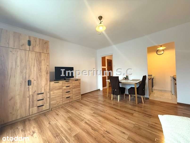 Okazja! Kawalerka na idealnym 1 piętrze.-0