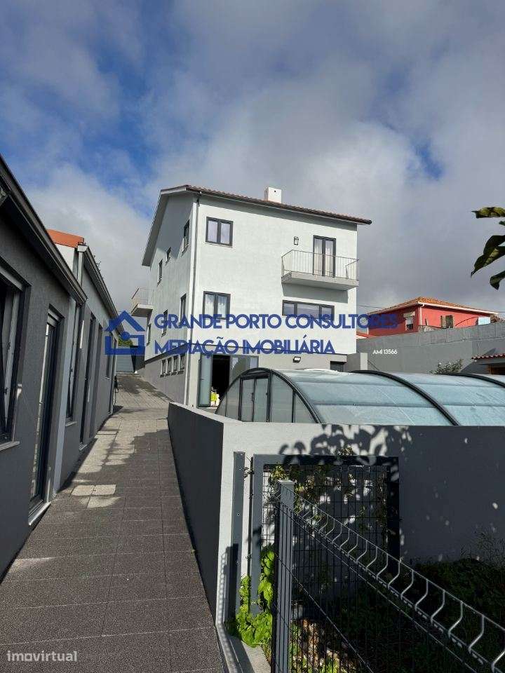 Moradia V4 c/piscina à praia da Memória-2