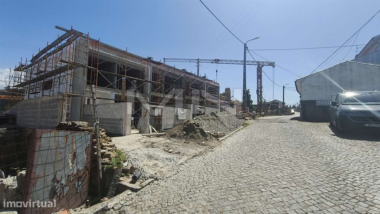 Vistas Únicas: Moradia de Luxo em Condomínio Fechado com Piscina-20