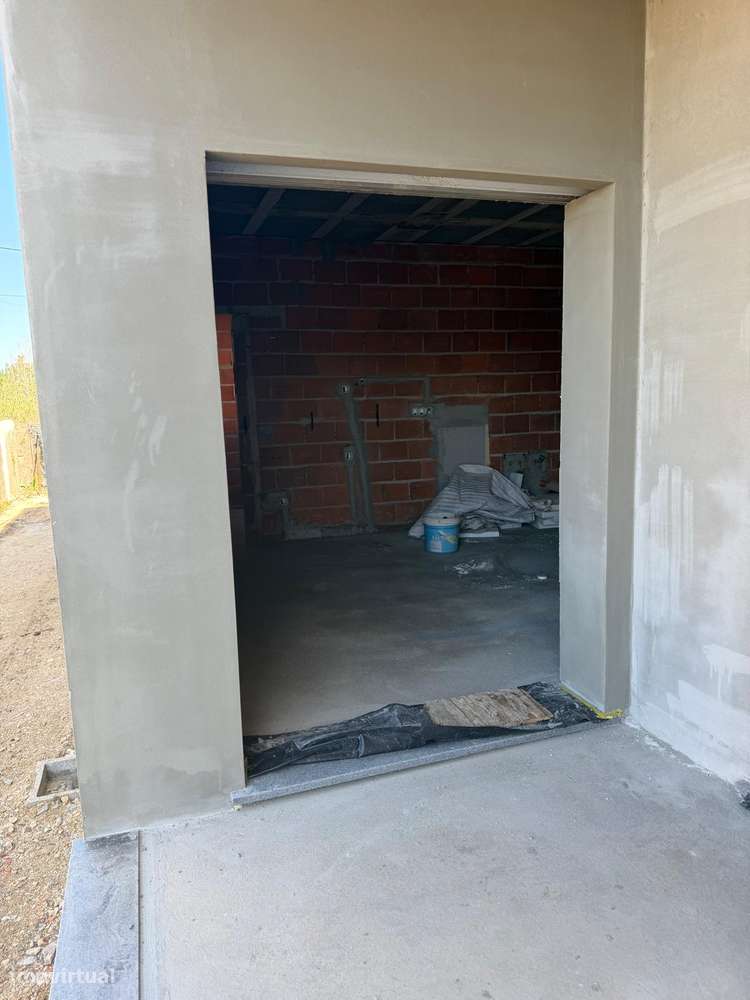 Moradia T4 geminada, térrea, com jardim e garagem em Condeixa-a-Nova - Grande imagem: 4/8