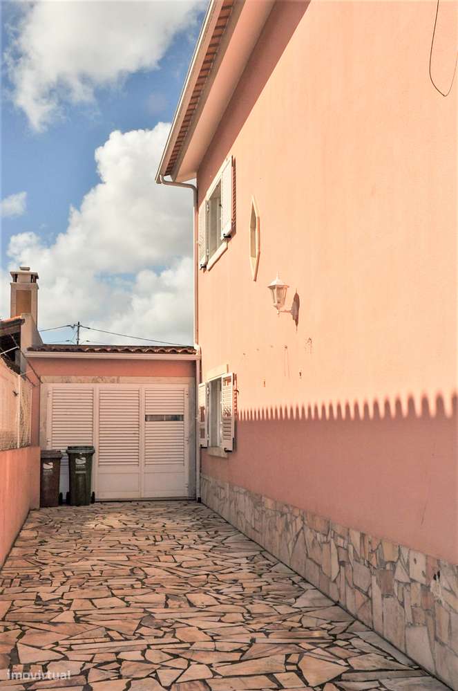 Moradia isolada de 6 assoalhadas com garagem - Zona tranquila-37