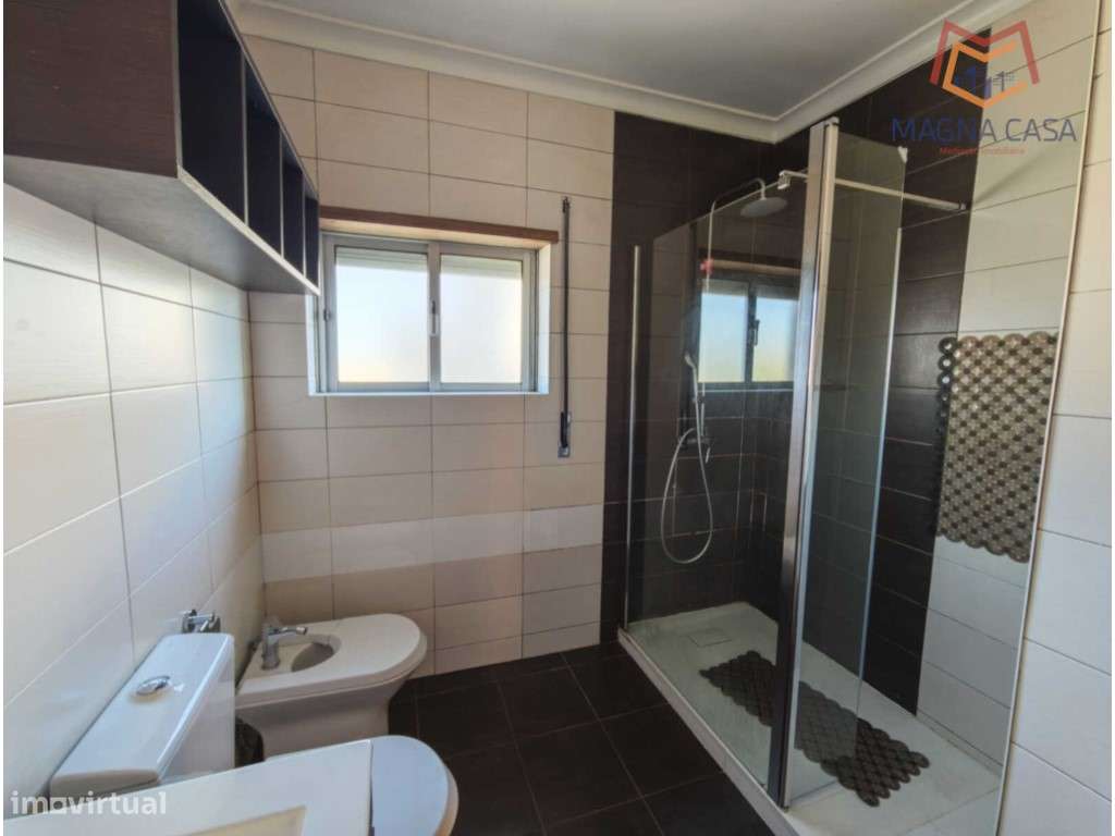 T2 (3 assoalhadas) com Boa Distribuição de Áreas - Rua do Mirante, ...-7