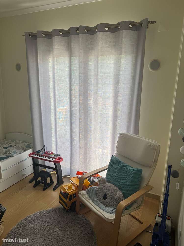 Apartamento T3 com 3 casas de banho e garagem-8