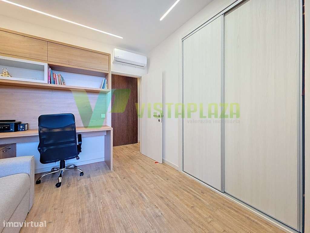 Apartamento T4 Acabamentos de Luxo na Urbanização do Fojo, Portimão-16