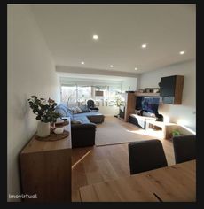 Apartamento T2 totalmente remodelado em Queluz